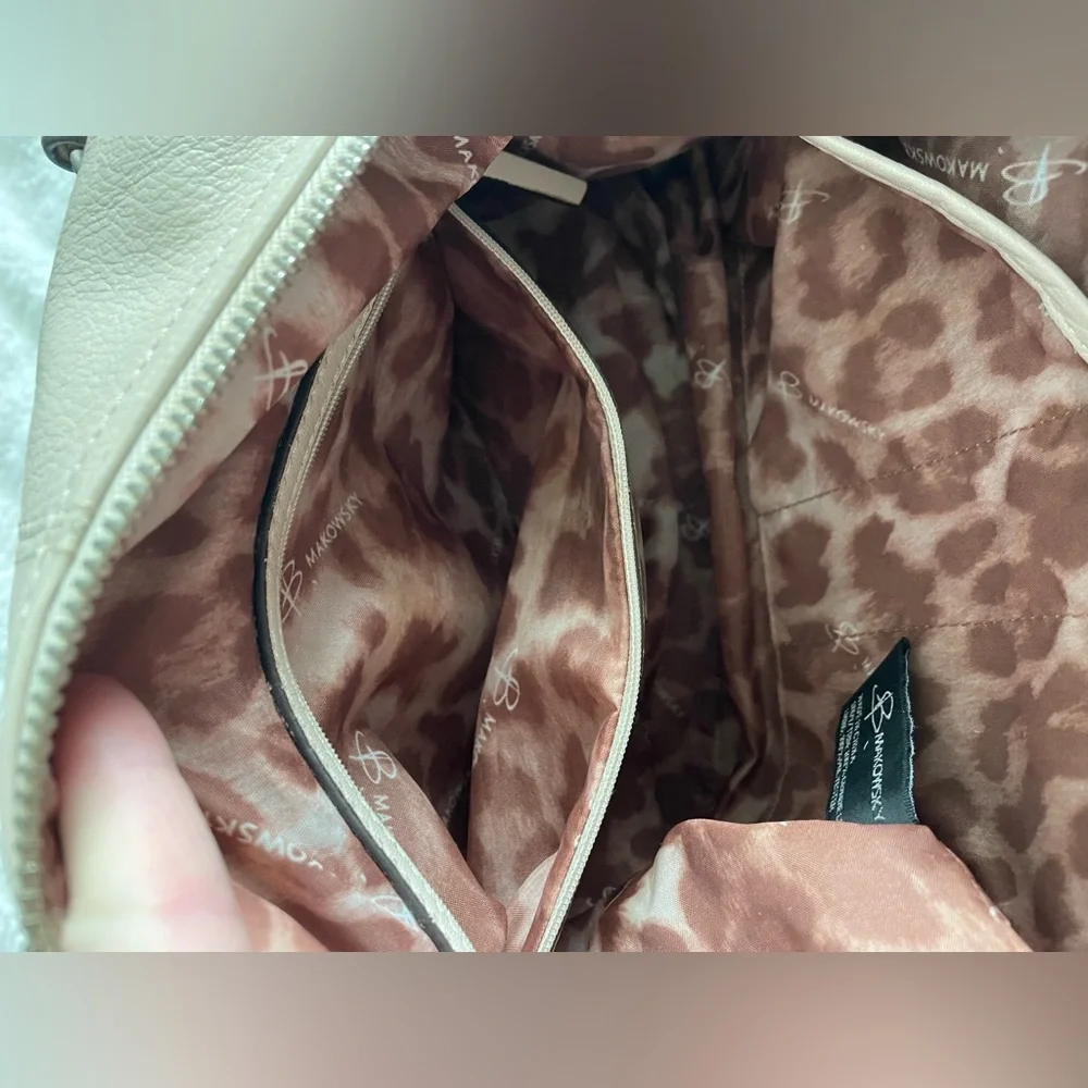 LC: ⭐️HP⭐️ B. Makowsky Leather White Cream Purse with Animal Print Inside - Picture 7 of 15